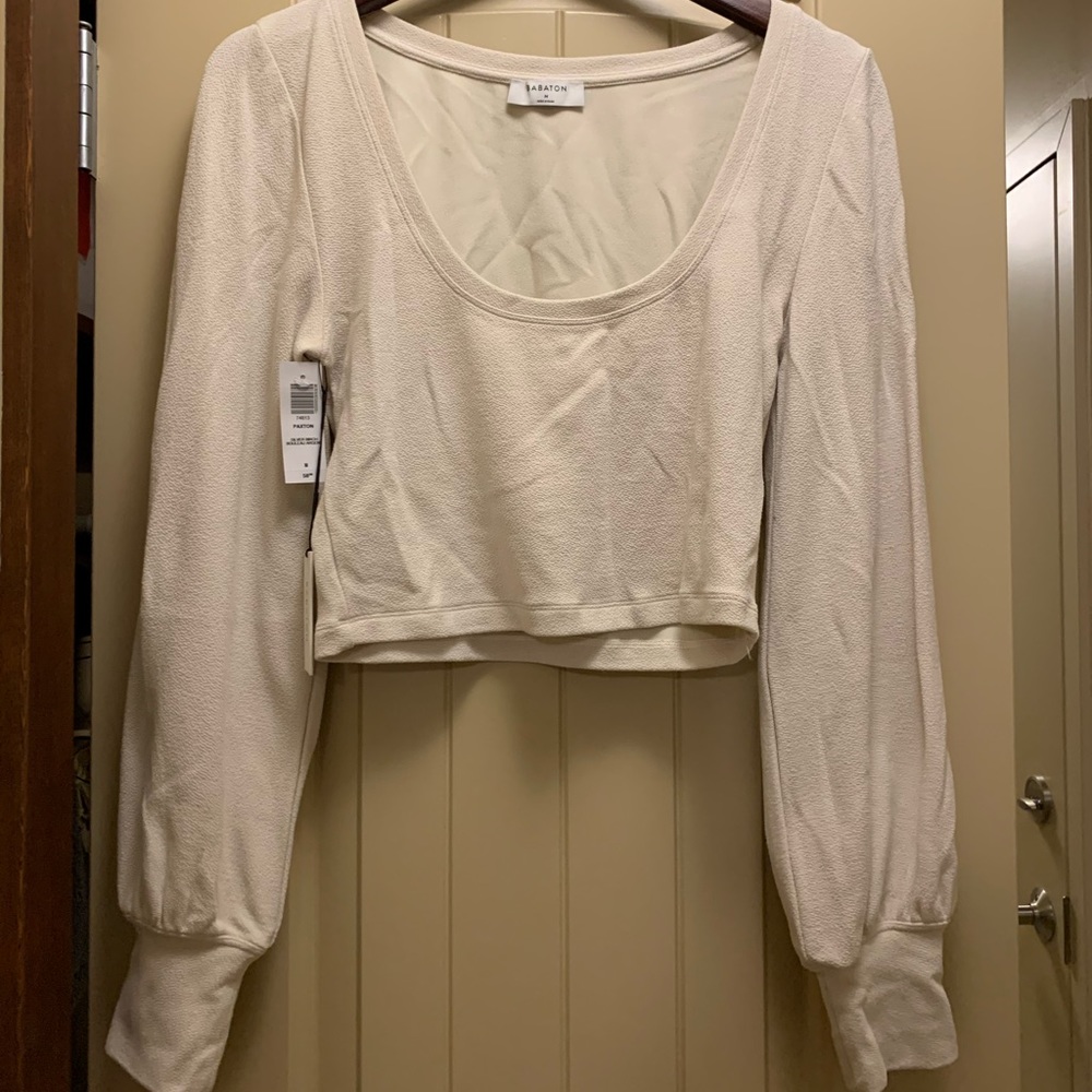 BNWT Aritzia Babaton ‘Paxton’ long sleeve crop top, size medium
